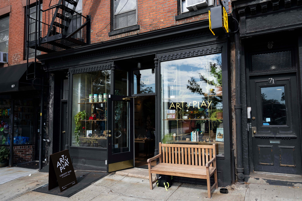 Kelly Clarkson and a Brooklyn store clashed on social media. Behind it, power dynamics loomed