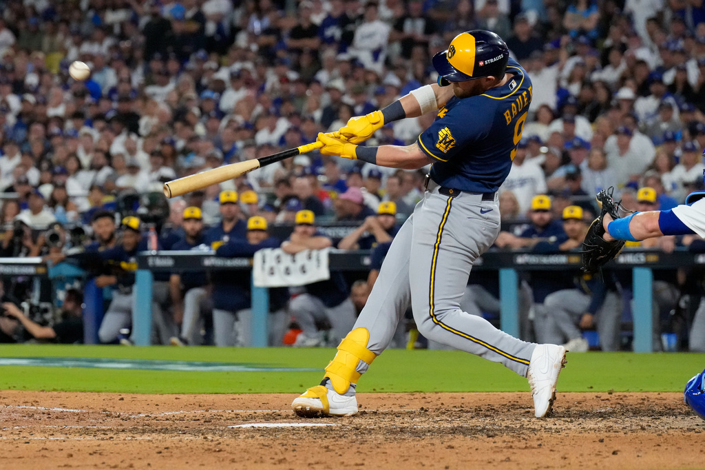 Brewers stun Dodgers with back-to-back homers in 7th inning and ride 6-2 win to 3-0 lead in NLCS Brewers stun Dodgers with back-to-back homers in 7th inning and ride 6-2 win to 3-0 lead in NLCS