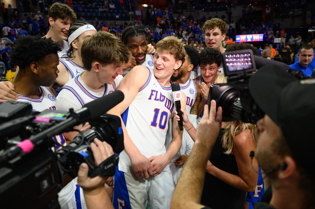 Florida is No. 1 in preseason AP Top 25 men’s poll as Duke, Illini also receive first-place votes