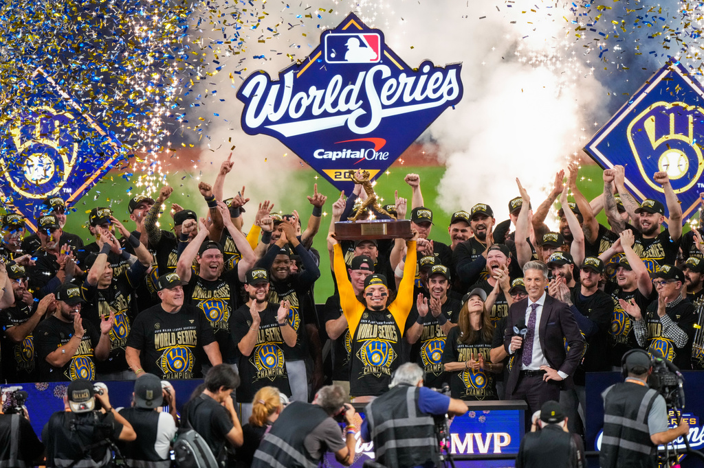 Brewers beat the Rays 4-1 in Game 5 to win the first World Series title in franchise history Brewers beat the Rays 4-1 in Game 5 to win the first World Series title in franchise history