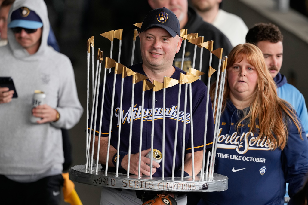 Brewers fans flood Milwaukee streets for a long-awaited World Series victory celebration